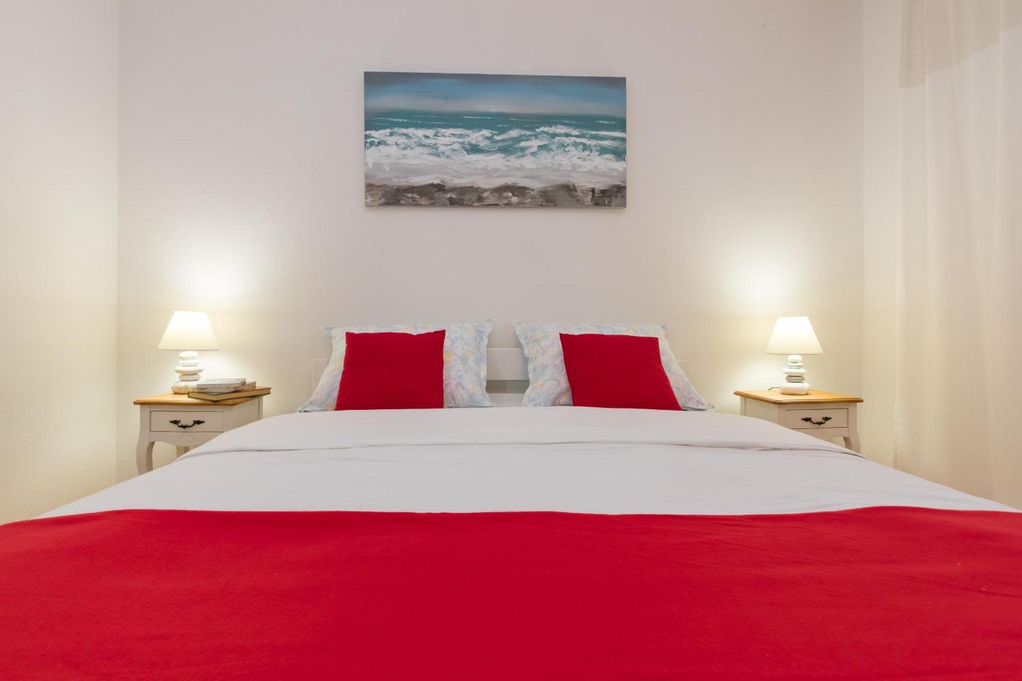 Apartments With A Parking Space Kastel Stafilic, Kastela - 16086 Room photo